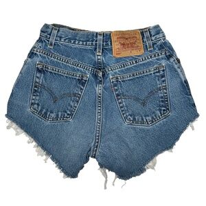 Levi's Women's Blue Denim Shorts distressed cut off frayed hem 550